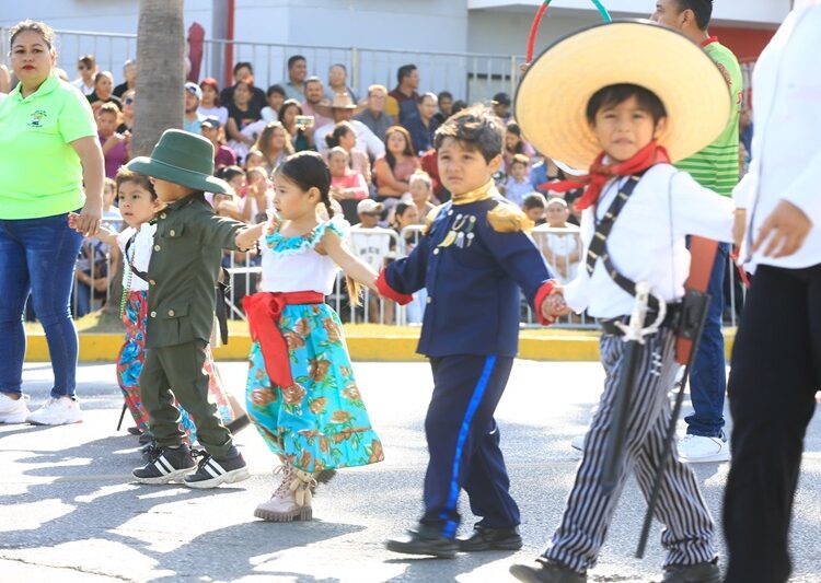 Encabeza AVA desfile por el 114 Aniversario del Inicio de la Revolución Mexicana