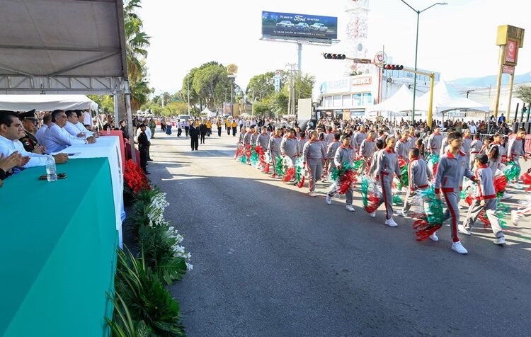 Encabeza AVA desfile por el 114 Aniversario del Inicio de la Revolución Mexicana