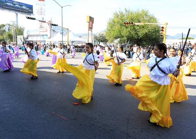 Encabeza AVA desfile por el 114 Aniversario del Inicio de la Revolución Mexicana