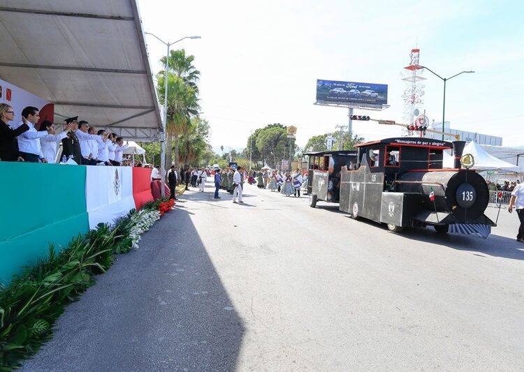 Encabeza AVA desfile por el 114 Aniversario del Inicio de la Revolución Mexicana