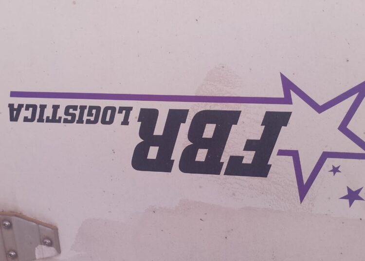 Se accidenta trailer en la Monterrey-Nuevo Laredo