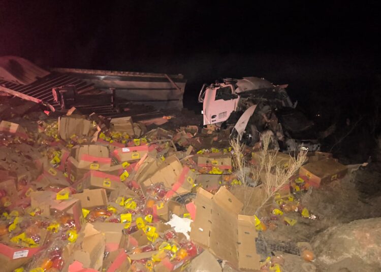 Se accidenta trailer en la Monterrey-Nuevo Laredo