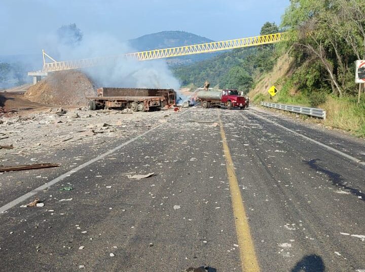 Imprudencia de conductores ocasiona grave accidente en la siglo XXI