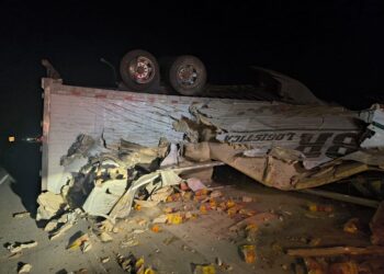 Se accidenta trailer en la Monterrey-Nuevo Laredo