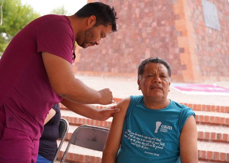 Aprovecha NLD jornada de vacunación contra influenza y COVID-19