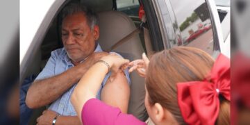Aprovecha NLD jornada de vacunación contra influenza y COVID-19
