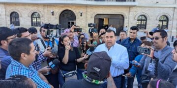 Atiende secretario del Ayuntamiento a “carretoneros”