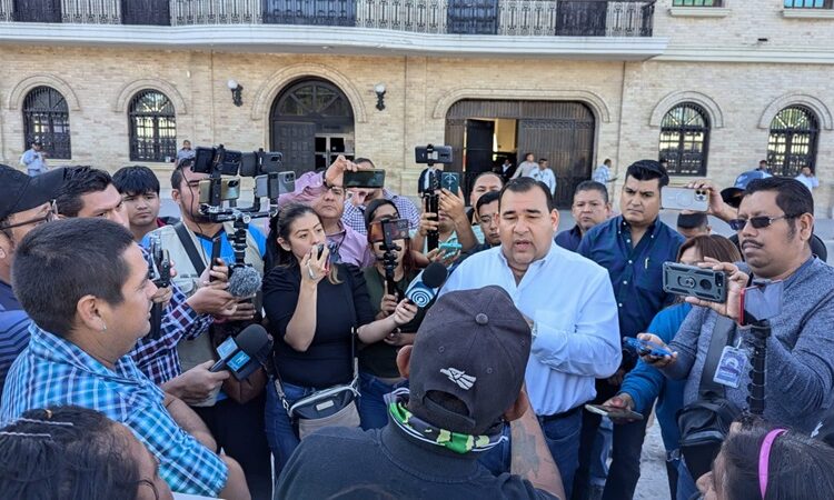 Atiende secretario del Ayuntamiento a “carretoneros”