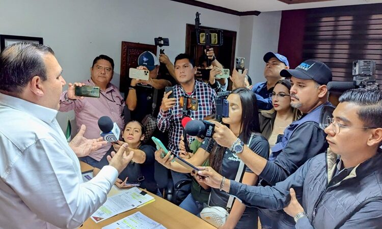 Atiende secretario del Ayuntamiento a “carretoneros”