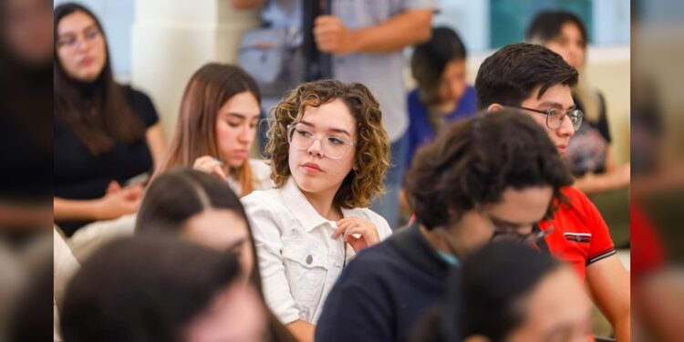 Batallan jóvenes de Tamaulipas para conseguir empleo