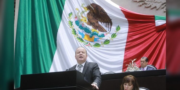 Promueve Carlos Canturosas modernización del servicio público