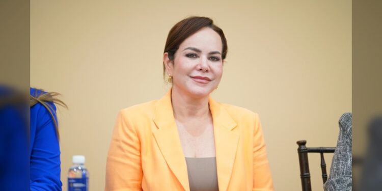 Carmen Lilia destaca apoyo a través de la Beca Universal “Rita Cetina”