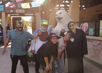 Celebran familias Halloween en el Zoo de NLD