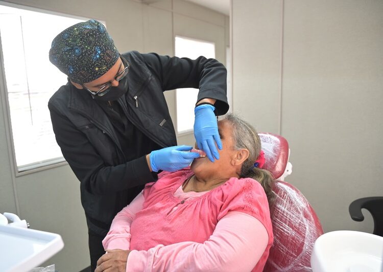 Consolida Mónica Villarreal programa municipal de salud bucal