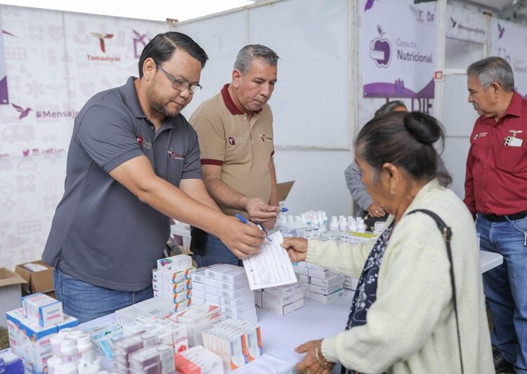 Lleva María de Villarreal apoyos y servicios a familias de Ocampo