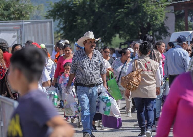 Lleva María de Villarreal apoyos y servicios a familias de Ocampo