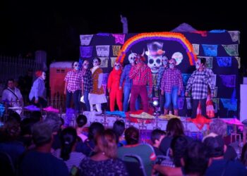 Disfrutan familias de NLD Festival de ‘Día de Muertos’