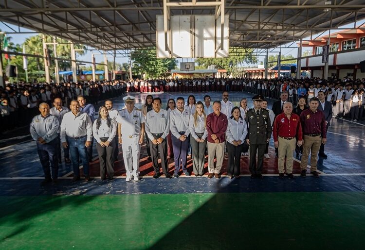 Beto Granados coloca la 1.ª piedra de nuevo taller y aulas del CBTIS 135