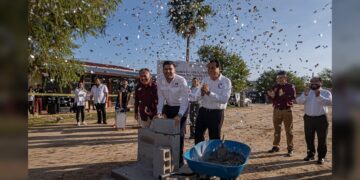 Beto Granados coloca la 1.ª piedra de nuevo taller y aulas del CBTIS 135