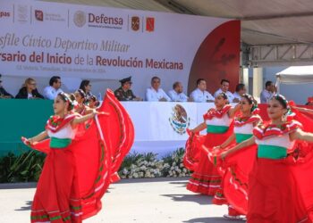 Encabeza AVA desfile por el 114 Aniversario del Inicio de la Revolución Mexicana