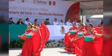 Encabeza AVA desfile por el 114 Aniversario del Inicio de la Revolución Mexicana