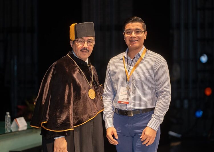 Entrega Dámaso Anaya reconocimientos al mérito universitario 2024