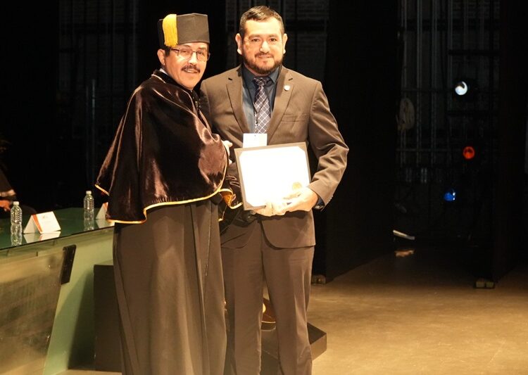 Entrega Dámaso Anaya reconocimientos al mérito universitario 2024