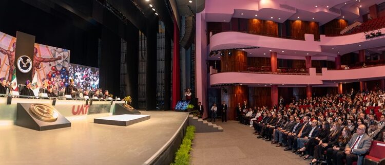 Entrega Dámaso Anaya reconocimientos al mérito universitario 2024