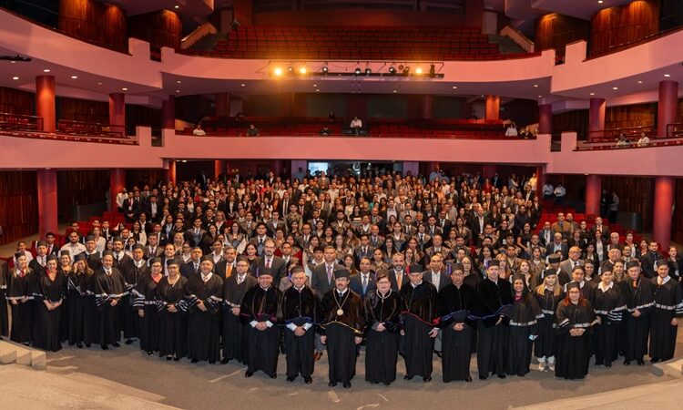 Entrega Dámaso Anaya reconocimientos al mérito universitario 2024