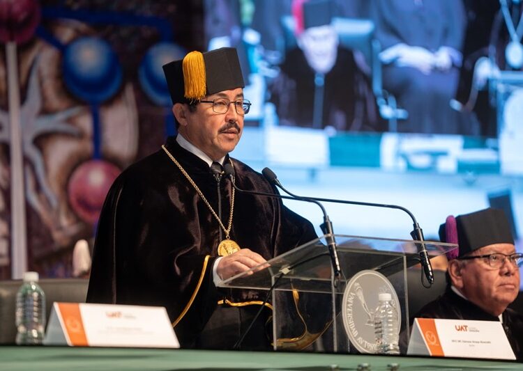 Entrega Dámaso Anaya reconocimientos al mérito universitario 2024