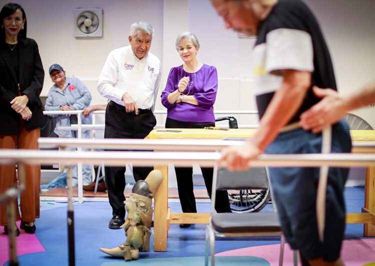 Entrega María de Villarreal prótesis y aparatos ortopédicos