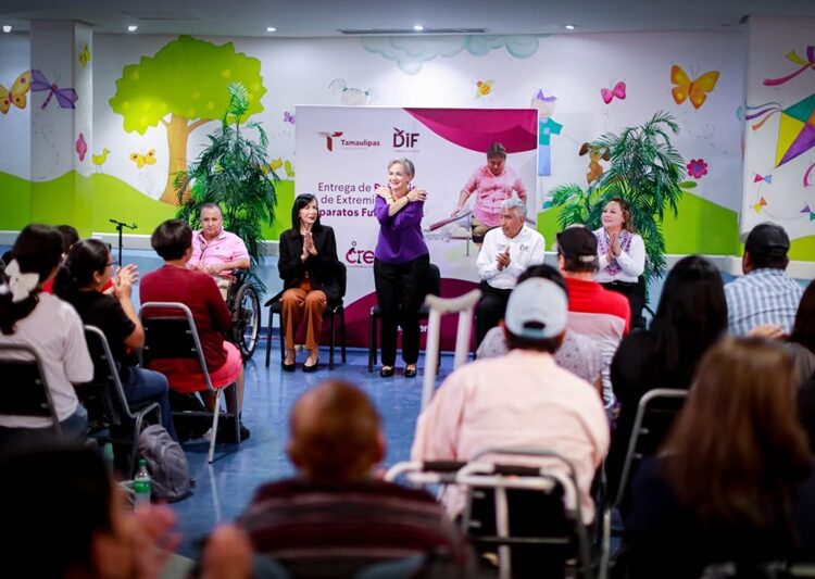 Entrega María de Villarreal prótesis y aparatos ortopédicos