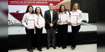 Entregan certificados como mediadores públicos a personal del CCLT