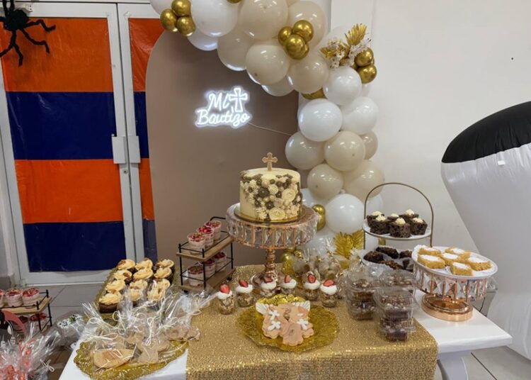 Exhibición de repostería y globoflexia en CEDIF
