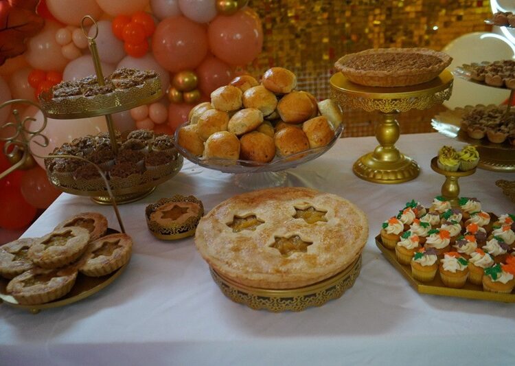 Exhibición de repostería y globoflexia en CEDIF