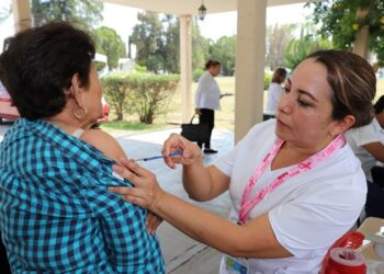 Exhorta SST aplicarse vacunas contra influenza, covid-19 y neumococo
