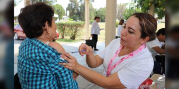 Exhorta SST aplicarse vacunas contra influenza, covid-19 y neumococo