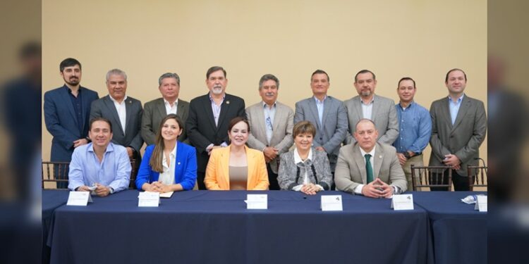 Fortalece Carmen Lilia sinergia con organismos civiles