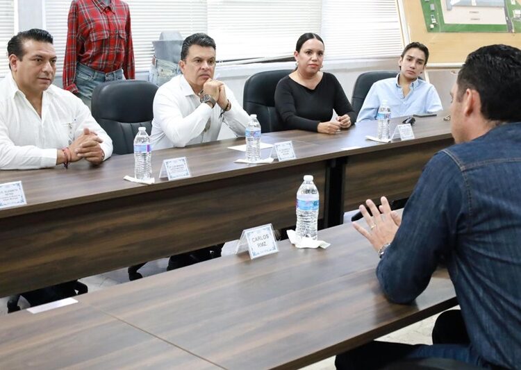 Fortalece Lalo Gattás vínculo de colaboración con sector de la maquila