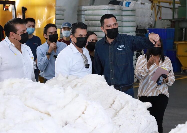 Fortalece Lalo Gattás vínculo de colaboración con sector de la maquila