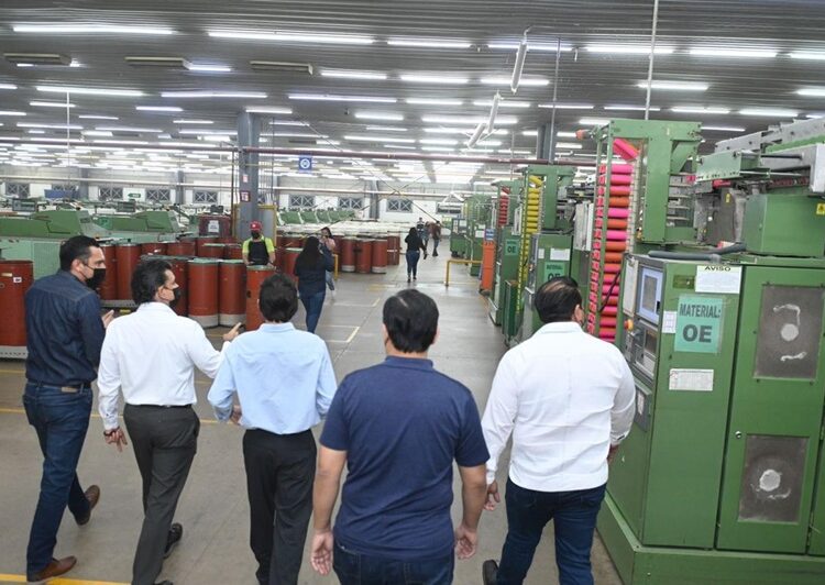 Fortalece Lalo Gattás vínculo de colaboración con sector de la maquila