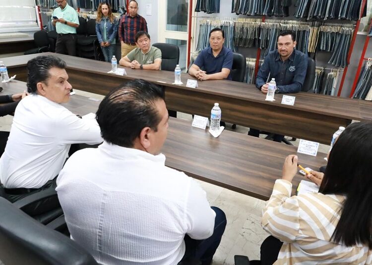 Fortalece Lalo Gattás vínculo de colaboración con sector de la maquila