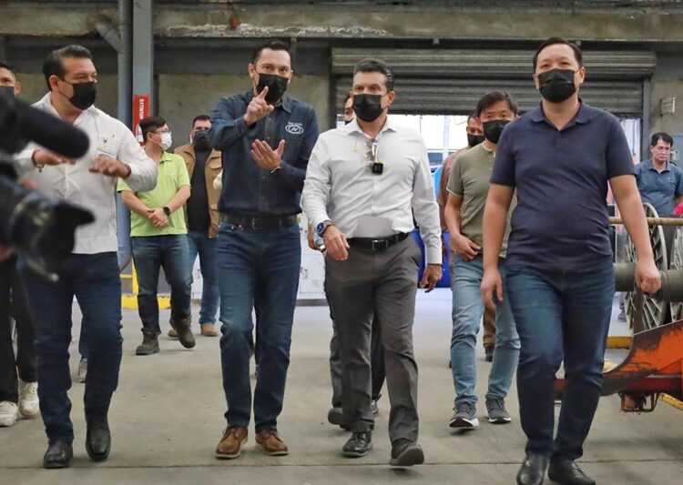 Fortalece Lalo Gattás vínculo de colaboración con sector de la maquila