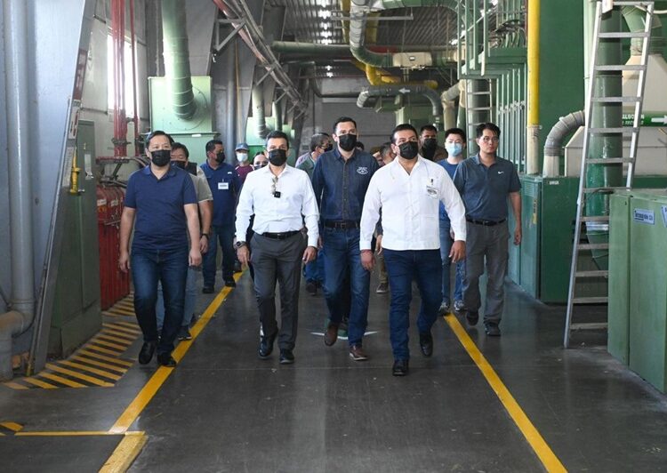 Fortalece Lalo Gattás vínculo de colaboración con sector de la maquila