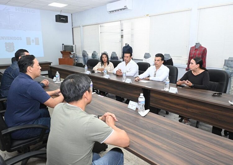 Fortalece Lalo Gattás vínculo de colaboración con sector de la maquila