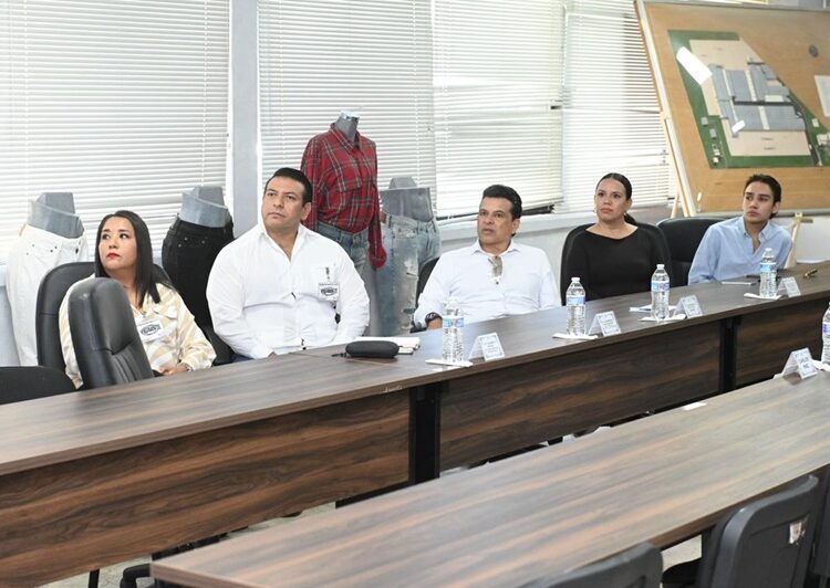 Fortalece Lalo Gattás vínculo de colaboración con sector de la maquila