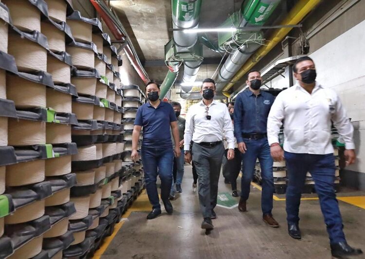 Fortalece Lalo Gattás vínculo de colaboración con sector de la maquila