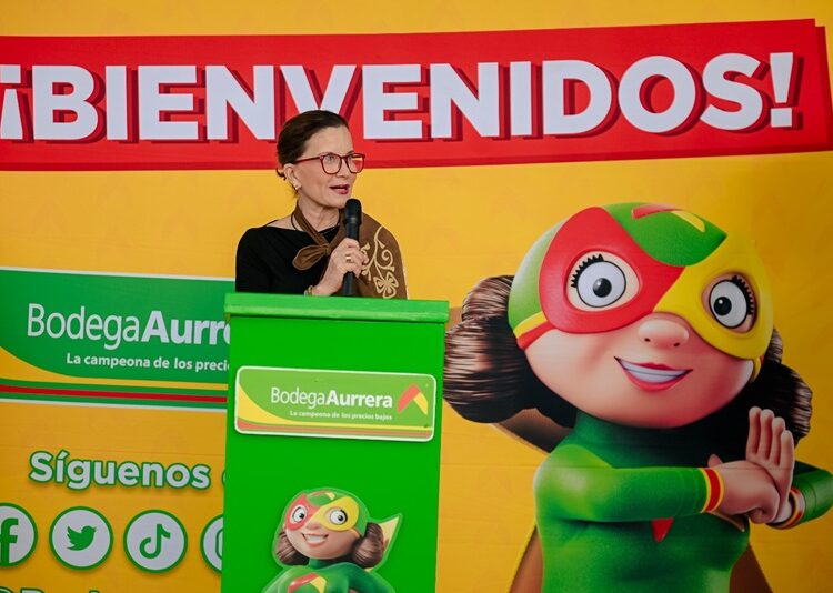 Inaugura Ninfa Cantú sucursal de Bodega Aurrera en Victoria