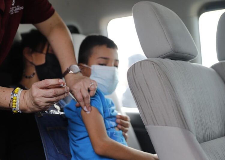 Invita Gobierno de NLD a jornada de vacunación contra influenza Drive Thru