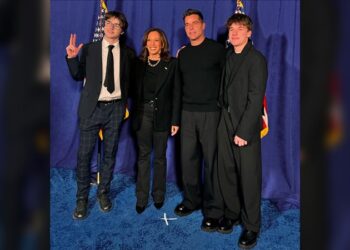 Ricky Martin presume a sus hijos junto a Kamala Harris